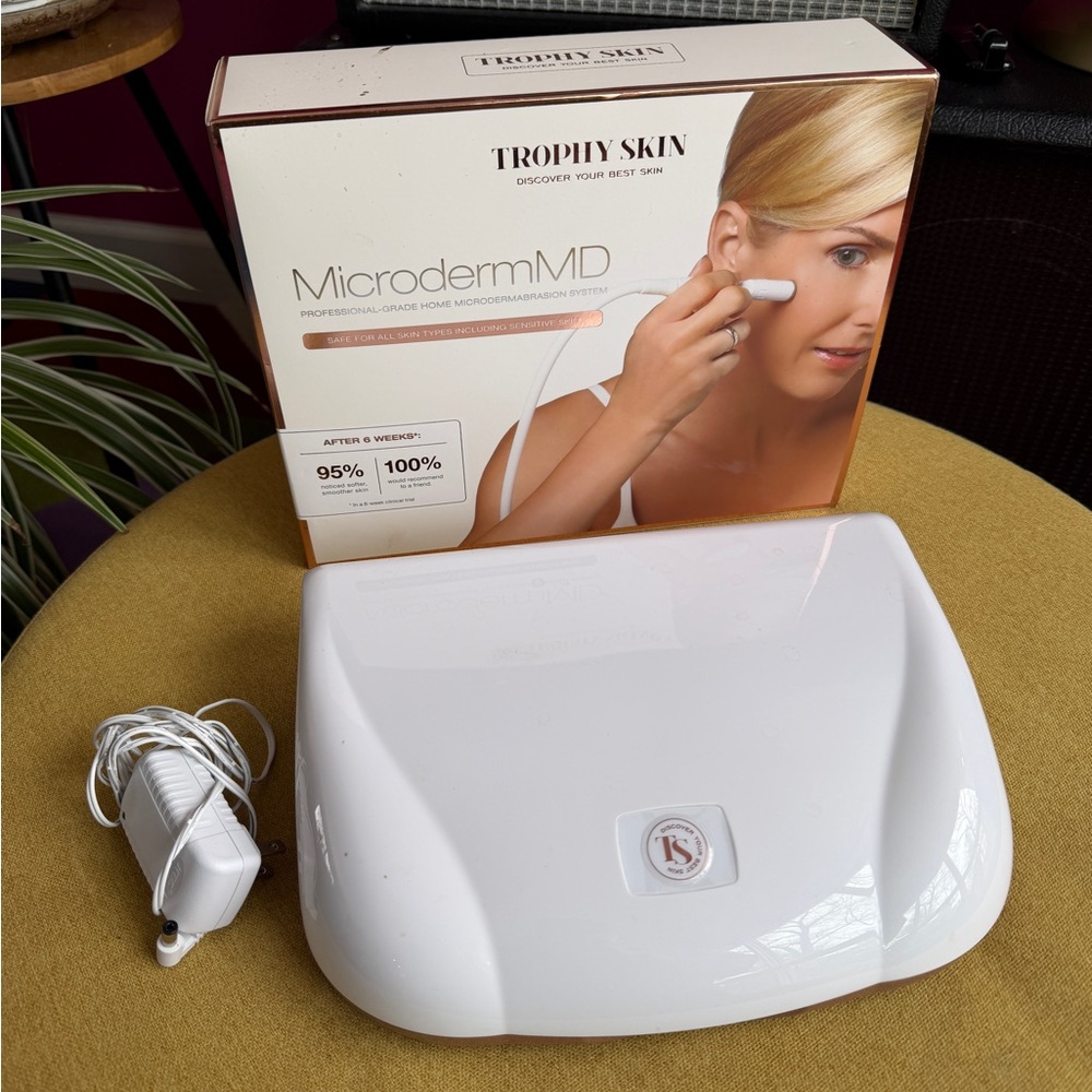 Trophy Skin White MicrodermMD Device - Picture 2 of 5